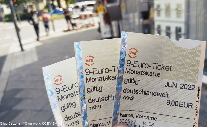 Unlimited travel in Germany for 9€ per month : a good idea ?
